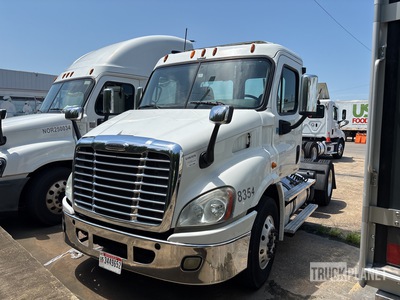 2012 Freightliner CA113 6x4 تراكتور شاحنة نهارية (ثنائية المحور)