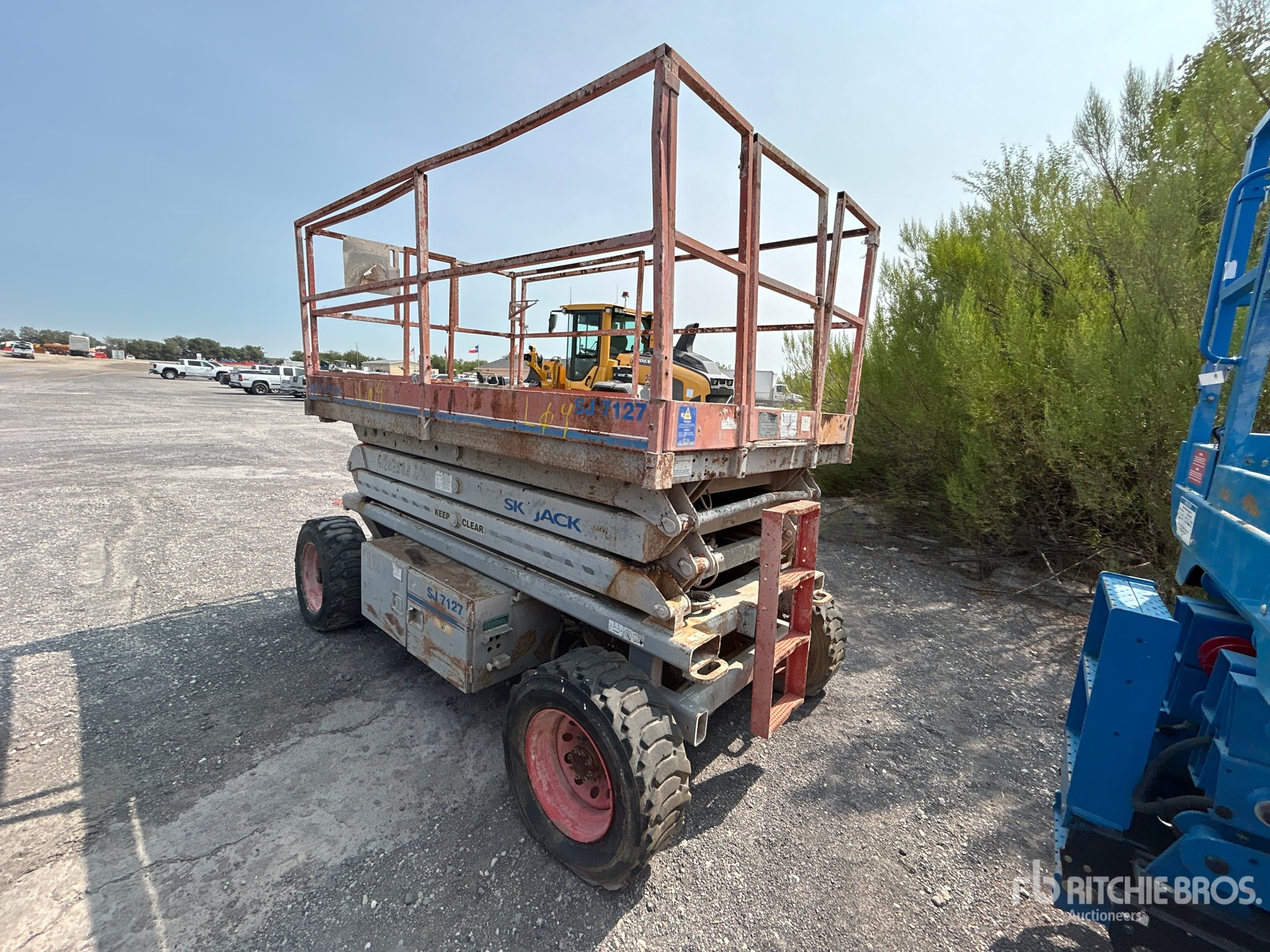 Skyjack SJ7127 RT 4x4 Dual Fuel Scissor Lift