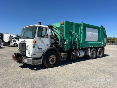 2007 Autocar WX 6x4 Side Loader Camión recolector de residuos