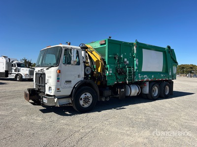 2007 Autocar WX 6x4 Side Loader Waste Collection Truck