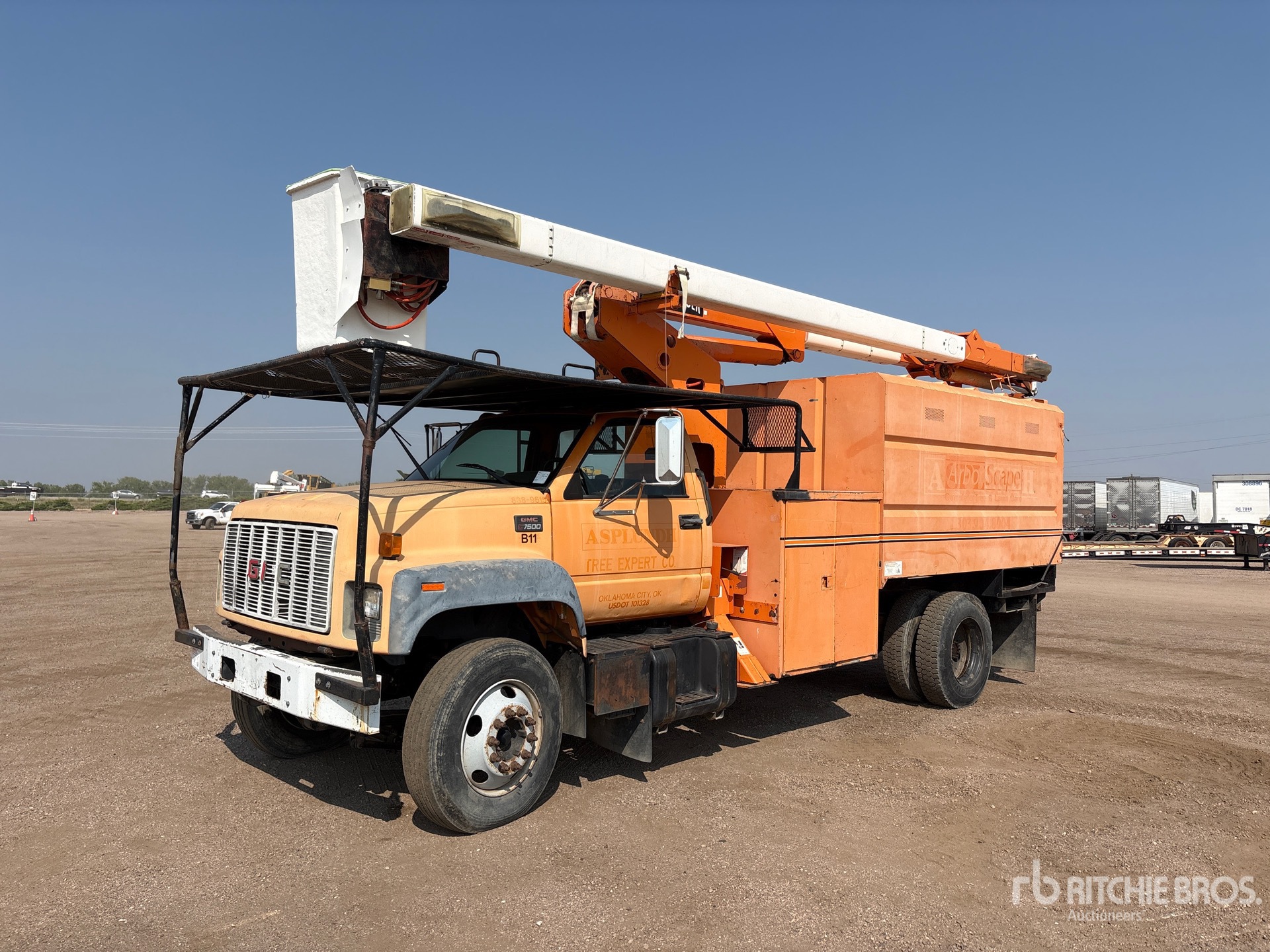 1999 350 lb Knuckle Boom on 1999 GMC C7500 4x2 Boom Truck