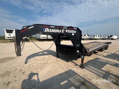2021 Road Clipper 35 ft T/A Gooseneck Hydraulic Tail Trailer