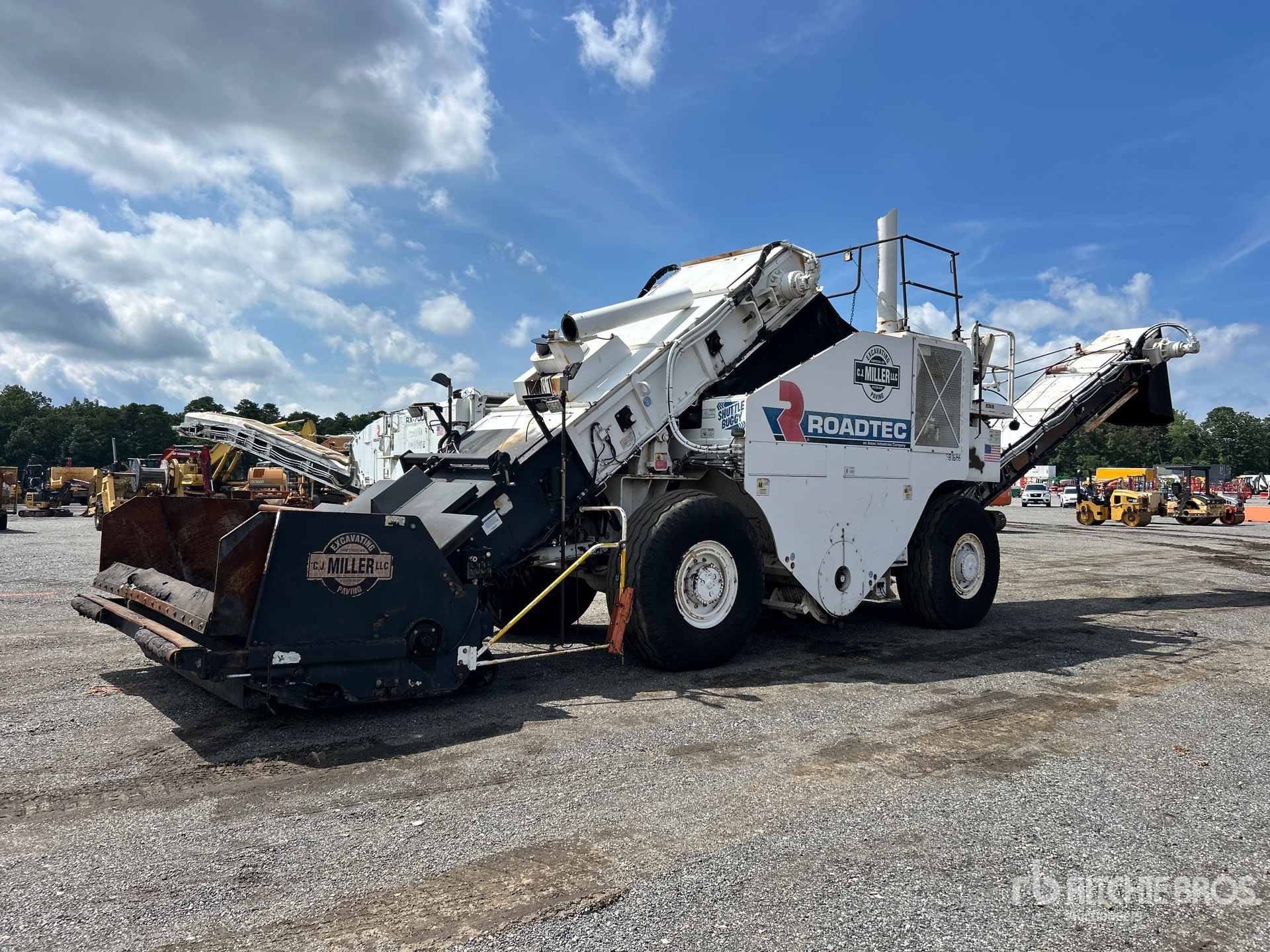 2007 Roadtec SB2500 Wheel Asphalt Transfer Machine