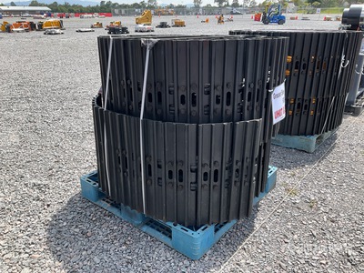 Quantity of (2) 2026 SLA-ZX200 Lote de Zapatas con Cadena para Excavadora (Sin Usar) / Excavator Shoe Link (Unused)