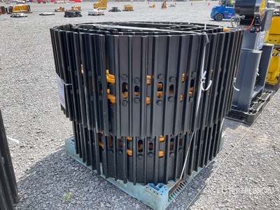 Quantity of (2) 2026 SLA-CAT320 Lote de Zapatas con Cadena para Excavadora (Sin Usar) / Excavator Shoe Link - Fits 20 ton Excavators (Unused)