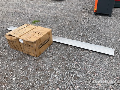 2026 Kowloon YC-25 Quantity of (2) Lote de Reglas De Concreto (Sin Usar) / Concrete Screed (Unused)