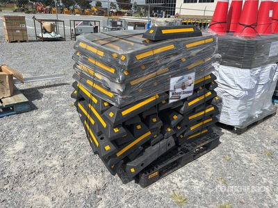 Quantity of (130) 2026 WST80 Qty of Wheel Stoppper その他 - 店舗 & 倉庫 (Unused)