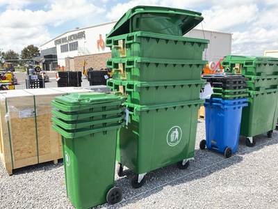 Quantity of (8) 2026 TBS660/ TBS440 Lote de Contenedores de Basura (Sin Usar) / その他 - 店舗 & 倉庫 (Unused)