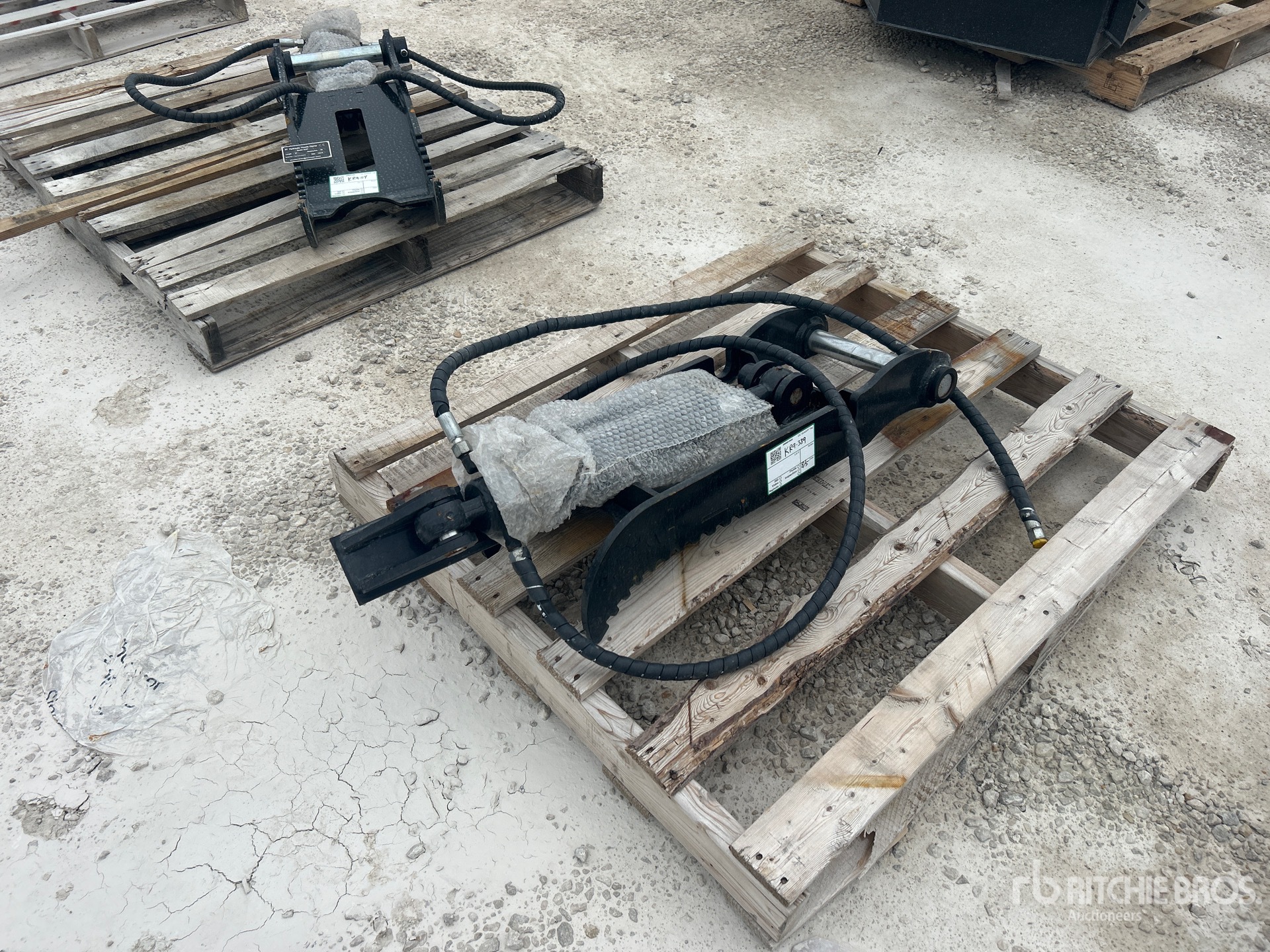 2025 GIYI GY-XJ3T 30 in Hydraulic Excavator Thumb (Unused)