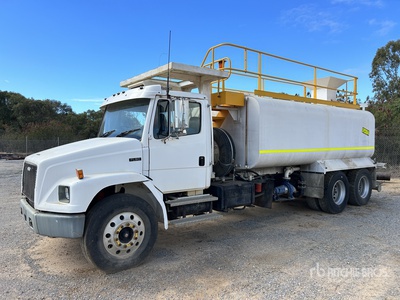 2000 Freightliner FL80 12000 L 6x4 Camion cisterna de agua