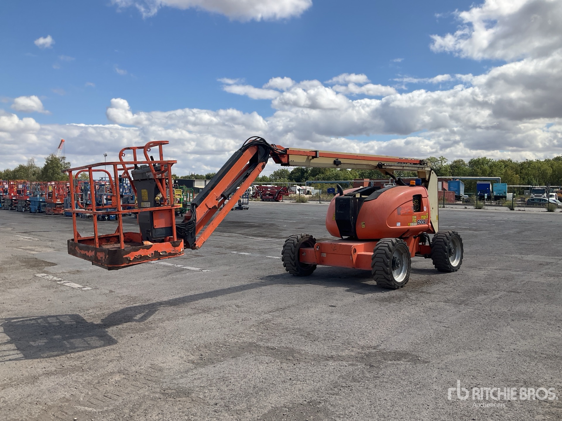 2014 JLG 600AJ 2WD Diesel Articulating Boom Lift