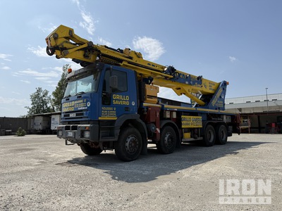 56 m on 2001 Iveco Magirus 410E37H 8x4 Crew Cab 高所作業車
