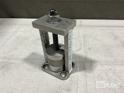 GE 1C14233G03 Engine Mount Puller