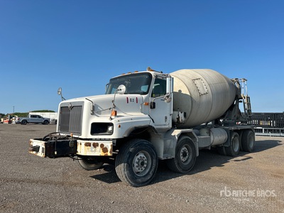 2005 International 5600i 8x4 Twin-Steer Mixer Truck