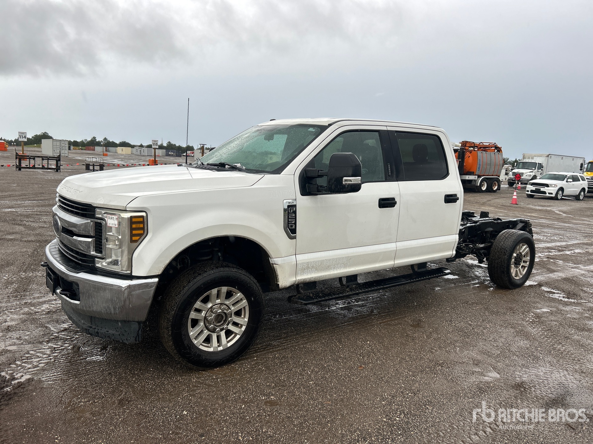 2019 Ford F-250 4x4 Crew Cab Cab and Chassis