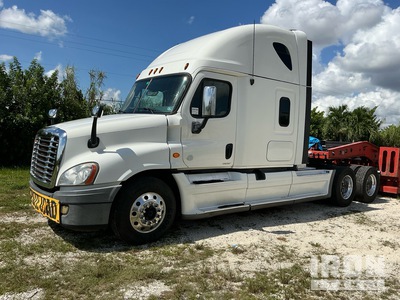 2012 Freightliner Cascadia 6x4 T/A Slaapcabine Trekker