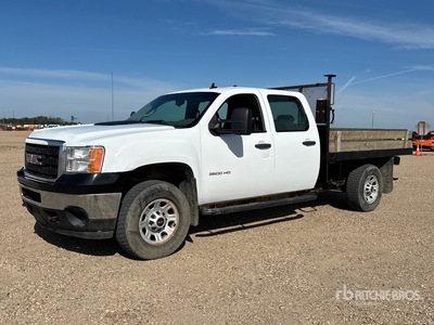 2013 GMC Sierra 3500HD 4x4 Crew Cab Flatbed Truck