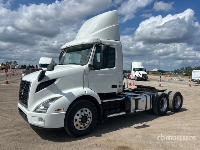2019 Volvo VNR300 6x4 T/A Day Cab Truck Tractor