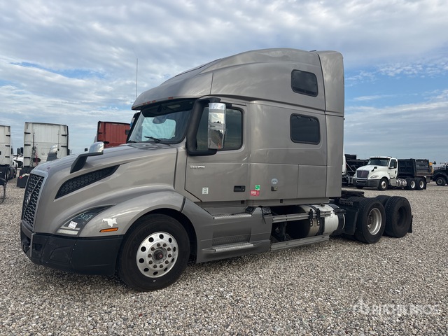 2020 Volvo VNL860 6x4 T/A Sleeper Truck Tractor