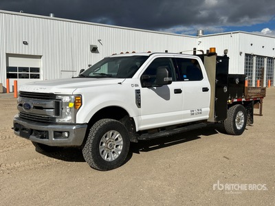 2017 Ford F-350 XLT 4x4 Crew Cab Flatbed Truck