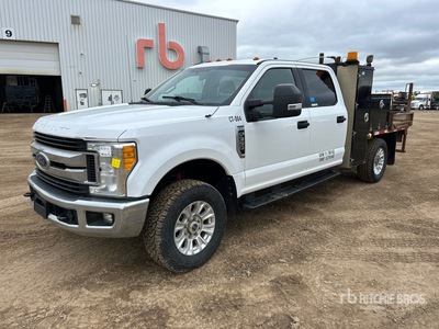 2017 Ford F-350 XLT 4x4 Crew Cab Camión Caja Abierta