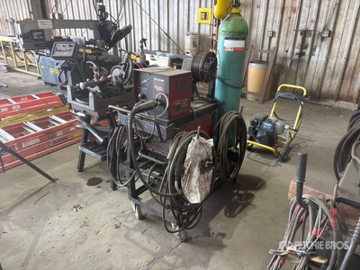 Lincoln Electric Invertec V350-Pro Soudeuse à poste multiple