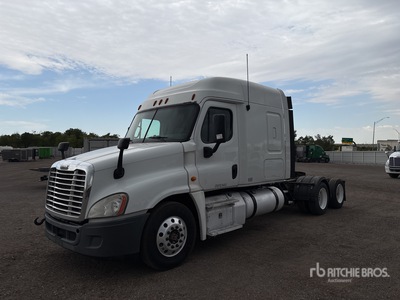 2013 Freightliner Cascadia 125 تراكتور شاحنة كابينة النوم (ثنائية المحور)