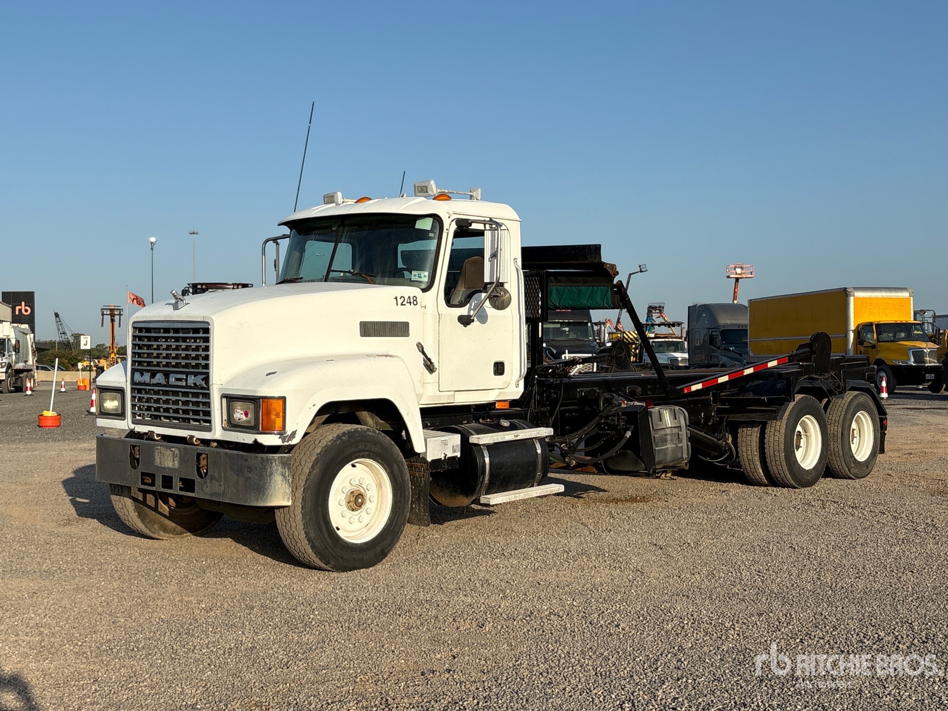 1991 Mack CH613 6x4 Roll-Off Truck