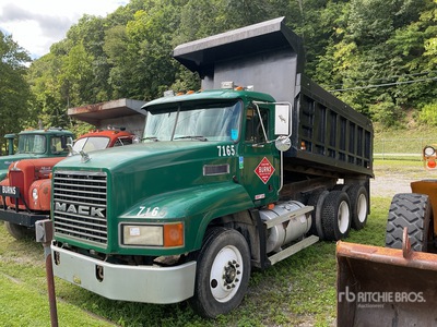 1996 Mack CH613