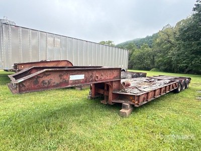 1968 Fruehauf Tri/A Fixed neck Low Loader
