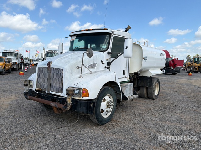 2005 Kenworth T300 2000 gal 4x2 Water Truck