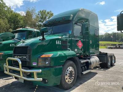 2021 Mack Anthem AN64T Tracteur routier couchette