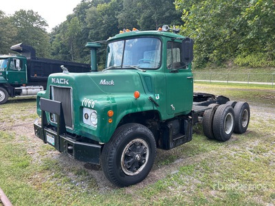 1966 Mack DM607 Ciągnik siodłowy T/A z kabiną dzienną