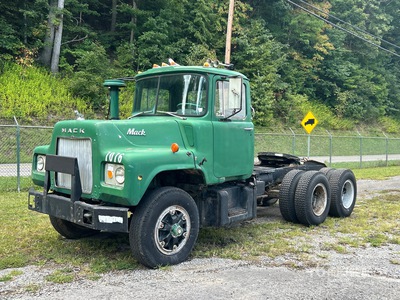 1967 Mack DM611 Ciągnik siodłowy T/A z kabiną dzienną