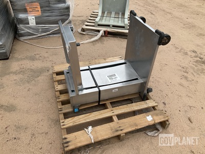 Lakeside 820 20" x 20" Rack Canitlever Dispenser