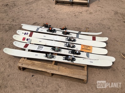 (3) Pairs of Skis