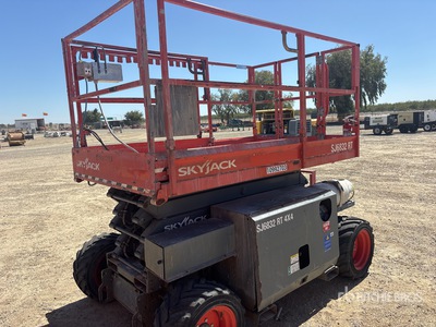2019 Skyjack SJ6832 RT Dual Fuel Scissor Lift