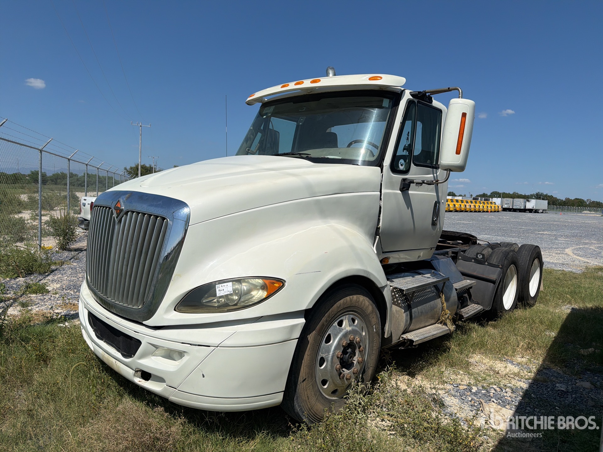 2014 International ProStar 6x4 Tractocamion (INOPERABLE) / T/A Day Cab Truck Tractor (Inoperable)