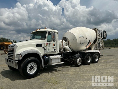 2017 Mack Granite GU713 10x4 Camion malaxeur