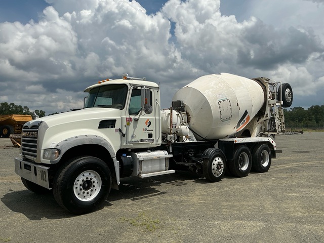 2017 Mack Granite GU713 10x4 Mixer Truck