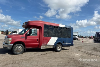 2014 Ford E-350 4x2 13-Seat Mini Autobus