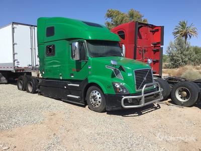 2018 Volvo VNL 6x4 Ciągnik siodłowy T/A z kabiną sypialną (Inoperable)