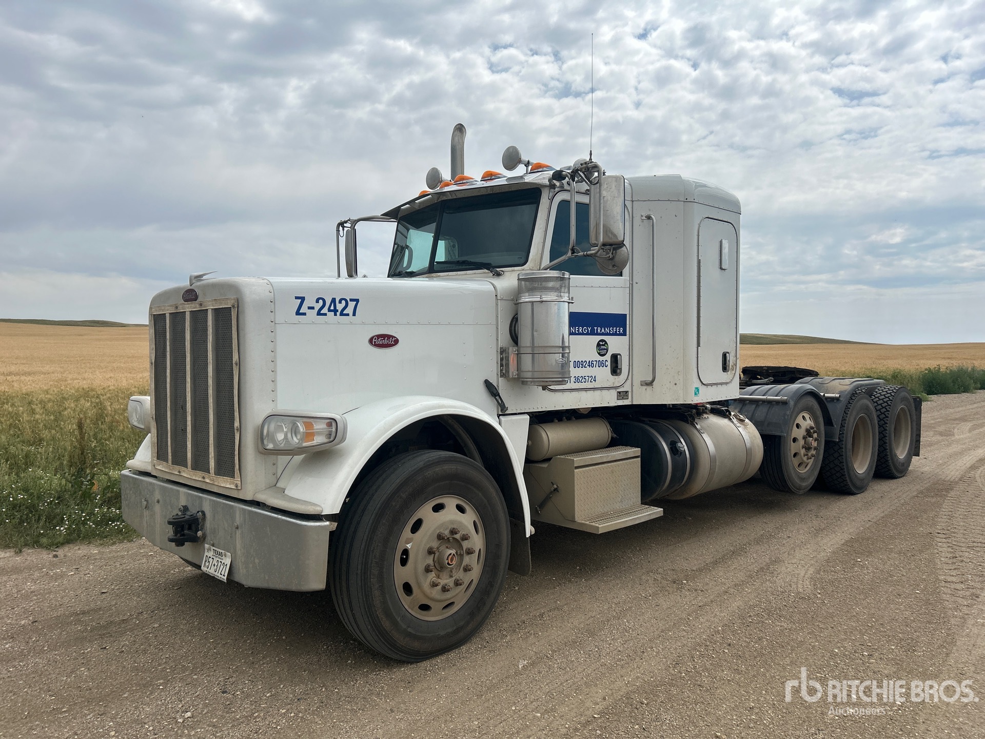 2020 Peterbilt 389 6x4 T/A Day Cab Truck Tractor