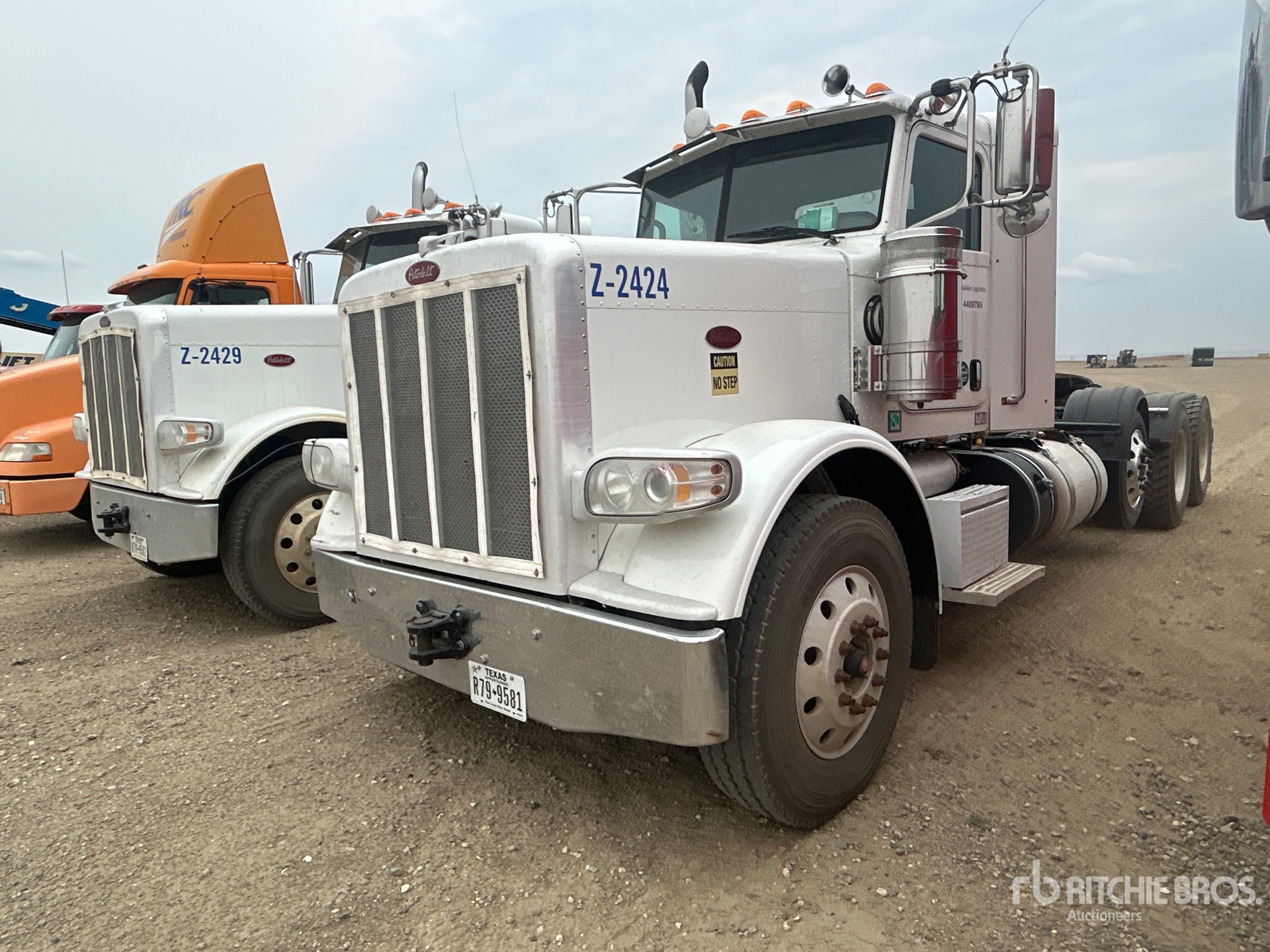 2020 Peterbilt 389 Tri/A Day Cab Truck Tractor