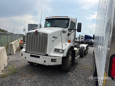 2013 Kenworth T800 8x4 Cabina y chasis (Inoperable)