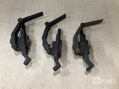 (3) ARCH Global Precision 68112374-00 Manual Control Handles
