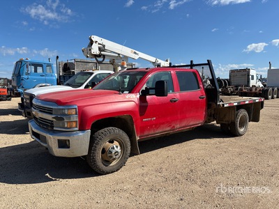 2015 Chevrolet 3500 HD 4x4 Crew Cab شاحنة مسطحة (Inoperable)