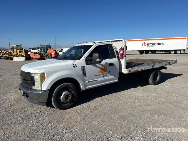 2017 Ford F-350 XL 4x2 Flatbed Truck