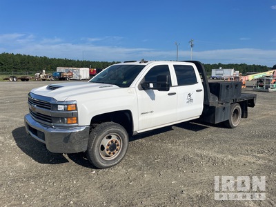 2018 Chevrolet 3500 HD 4x4 Crew Cab Flatbed Truck