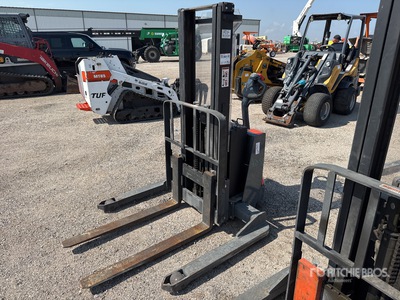 2021 Toyota 8BWS13 2500 lb Electric Wózek paletowy